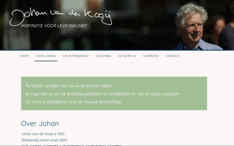 Screenshot van de achtergrondpagina over Johan met een foto van Johan bovenaan en ook weer een blauw vlak met tekst